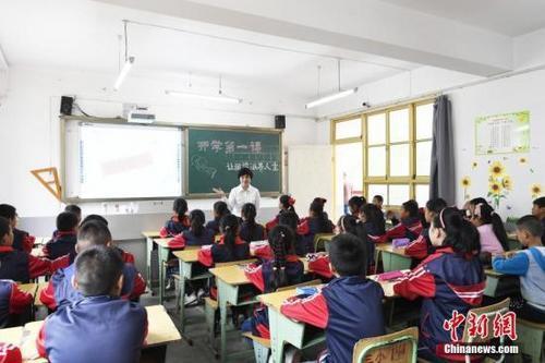 资料图:小学课堂。 中新社记者 安源 摄