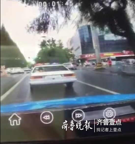 警车开道