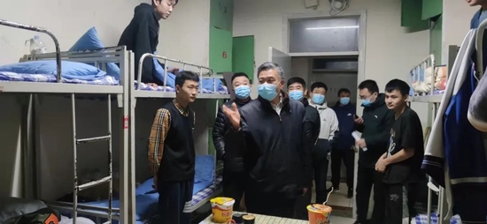 田文太检查槐荫校区学生宿舍