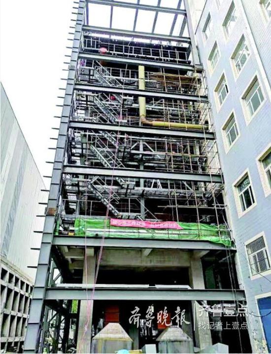 在清潔能源供暖上,漿水泉熱源廠今年新建1臺天然氣煤粉雙燃料鍋爐。