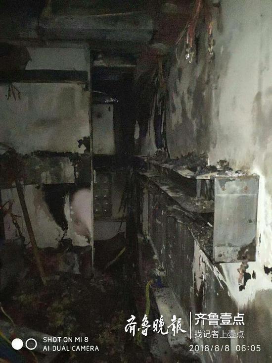 居民于8日拍摄的配电室着火后的照片。
