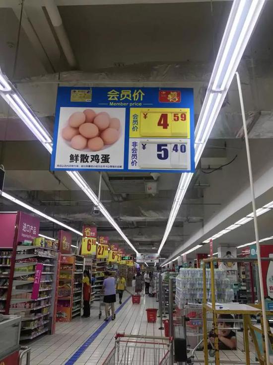 “5.5元一斤囤的鸡蛋还没吃完,现在买鲜鸡蛋一斤才4.9元。”