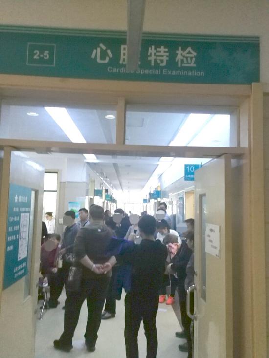 半夜胸悶憋喘,打開門燈方便急救員找到