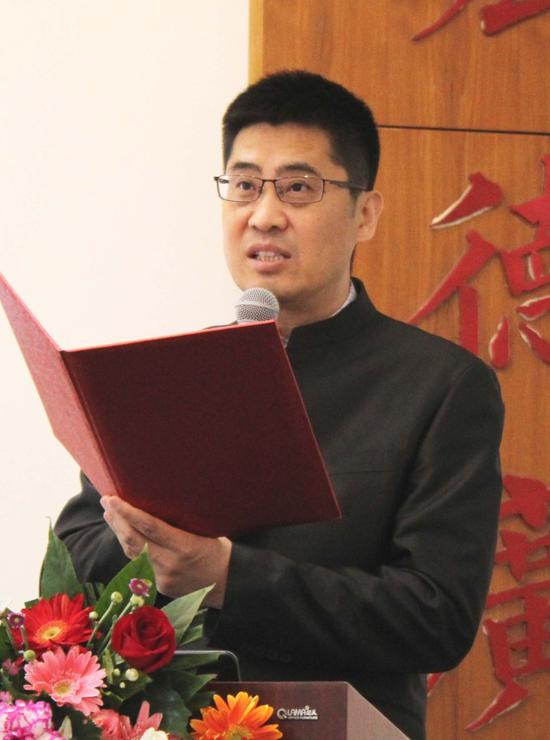 会议伊始,由王彬带领参会领导及嘉宾诵读宏济堂企业文化。