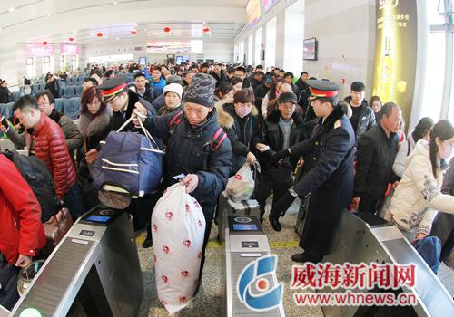 春運首日全市共完成客運總量約4.9萬人次,同比增長約7%。