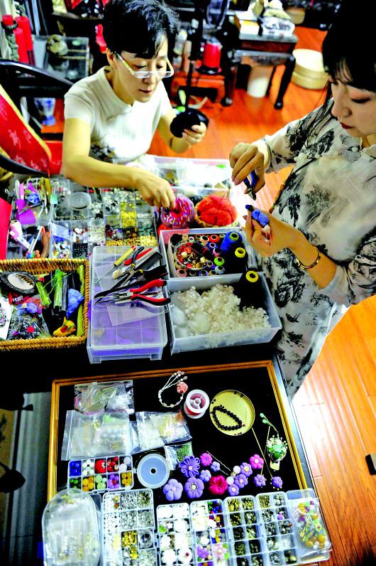 張慧母女的“百寶箱”。