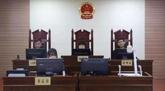 庭審現(xiàn)場(chǎng)。 山東高發(fā)微信公號(hào) 圖