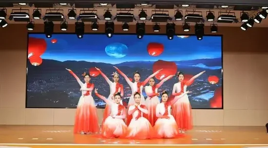 《灯火里的中国》