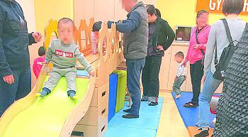 孩子正在早教機(jī)構(gòu)玩耍。記者郭春雨 攝