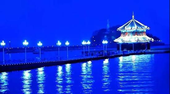 栈桥周边夜景