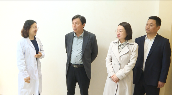 △调研组一行在医学美容中心调研