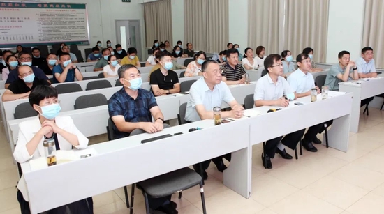 参加会议的院领导