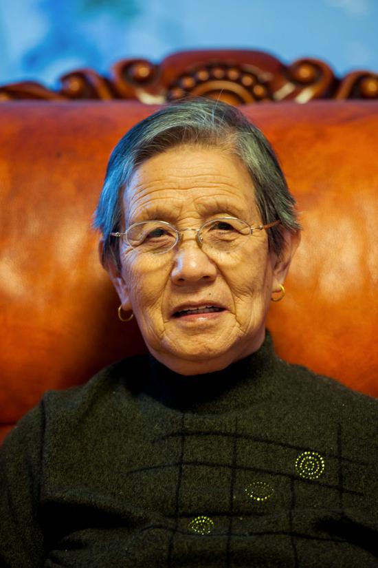 母親共生育了兩兒一女。她用心血哺育我們成長,我們是她最大的牽掛和驕傲。