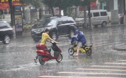 狂风、冰雹、暴雨...