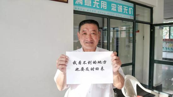 清晨,整洁的走廊和卫生间