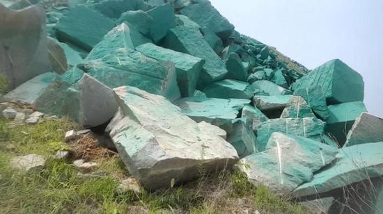 应付环保检查、蒙蔽卫星监测,那么这家石料厂有没有开采手续呢?