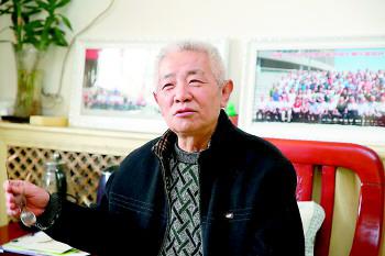 孙宗江讲述历城二中发展历史。