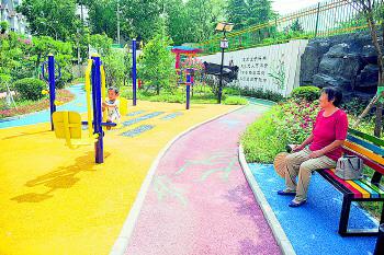 在濟大路中段,違建拆除之后,建起一處口袋公園。資料片