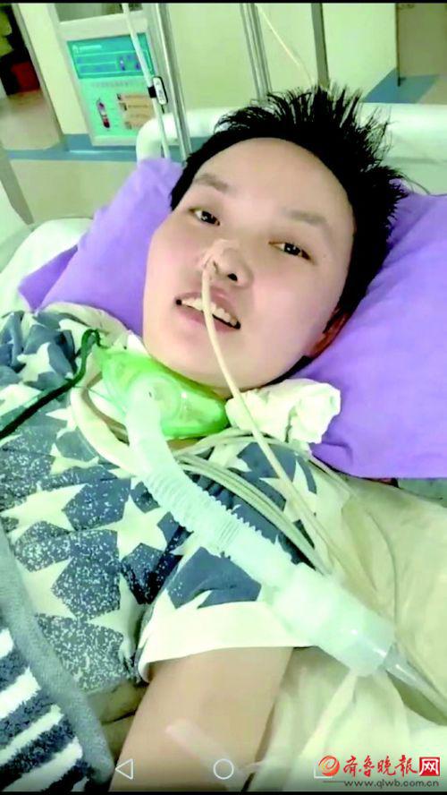 在母親鼓勵(lì)下,王衍玲露出笑容。 家屬供圖