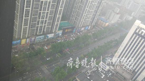 濟南市氣象臺2018年05月15日15時發布的15~18時天氣預報: