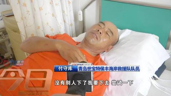 付守庫(kù)隊(duì)友繼續(xù)勸導(dǎo)游客