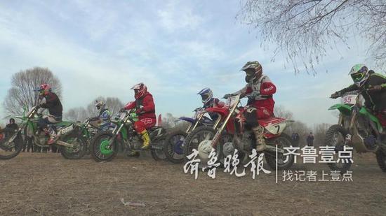 這場比賽整個過程精彩刺激熱鬧非凡,選手們競爭激烈,觀眾們看得也十分過癮。