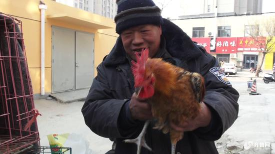 李福平说,“因为污染问题,18年把养鸡户撵走了,12月天一冷,又涨了。”