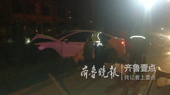 目前,事故原因警方待查。