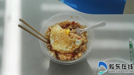 午飯剛吃兩口,就跑去搶救室搶救病人