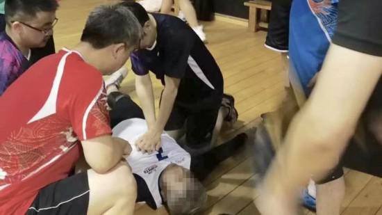 北京協和醫院醫生搶救心臟驟停男子現場。 圖源:北京協和醫院官方微博