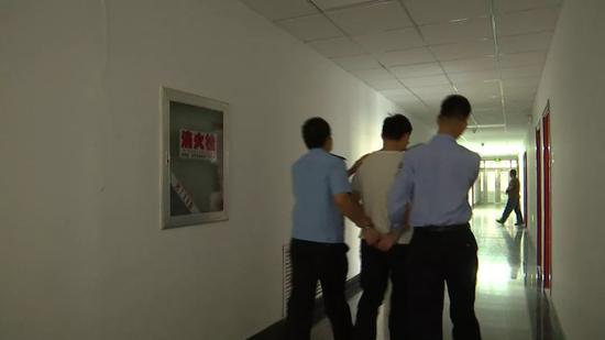 目前,五名犯罪嫌疑人已被公安机关依法刑事拘留。