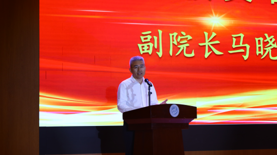 副院长马晓天宣读获奖名单