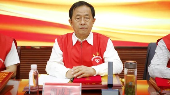 德州市志愿服务联合会党总支书记、会长周成玉做大会报告