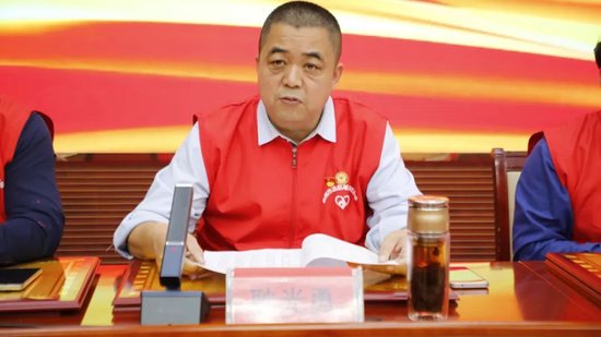副会长耿光勇宣读《德州市志愿服务联合会关于表彰2024年先进的决定》