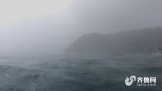 图为普吉岛海域特大风暴