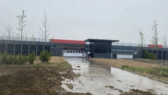 泉为科技安徽泗县基地南门 图片来源：每经记者 张宝莲 摄