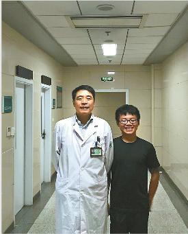 孟凡森和主治醫(yī)生菅向東合影