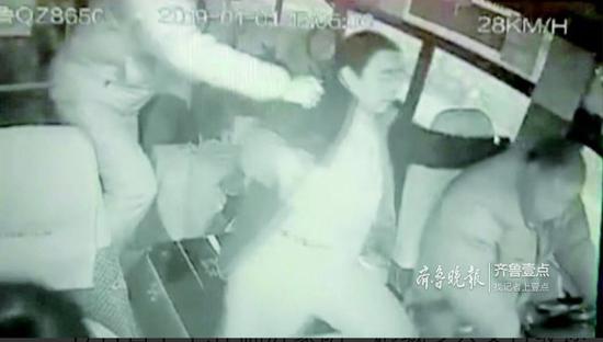 阻礙乘客上下車