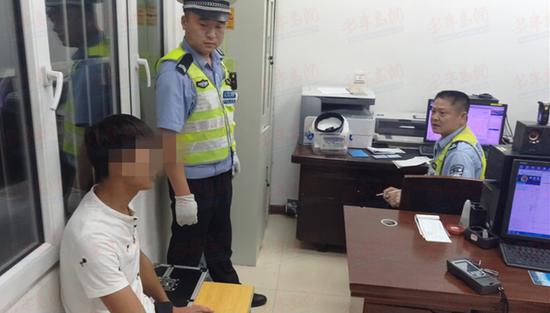21歲小伙無(wú)證駕駛十余年