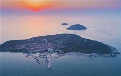 竹岔島目前居民僅有30余人,竹岔島小學(xué)現(xiàn)在是薛家島小學(xué)的一個教學(xué)點(diǎn)。