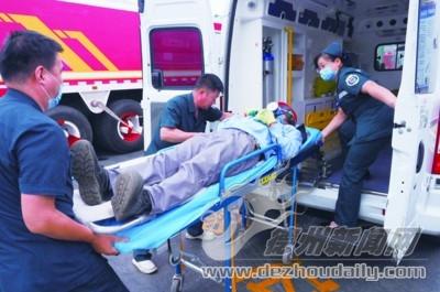 120急救人员全力抢救“伤员”