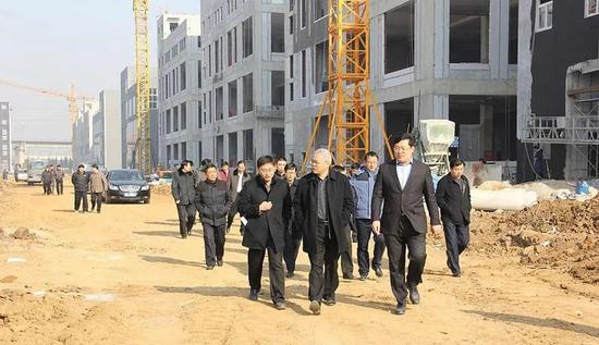 ▲ 宏葵生物法定代表人、董事长为王保全(前排右一)