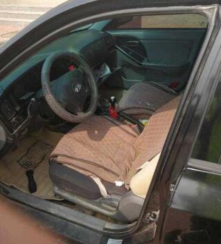 咦,怎么光剩下車了,人呢?