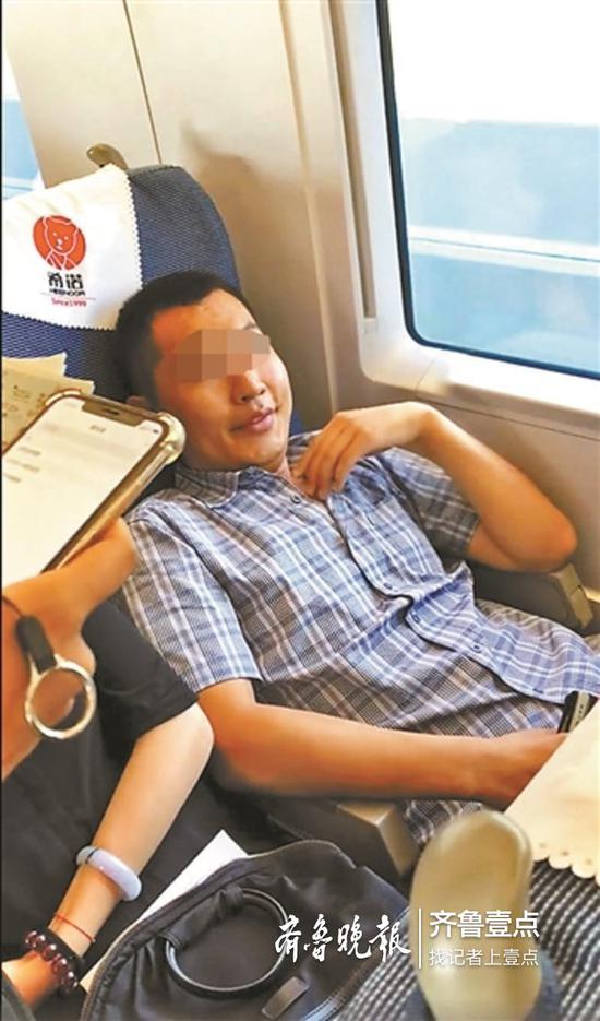 “霸座”男无理取闹