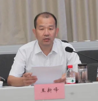 德城区卫健局党组书记、局长王新峰作专题报告