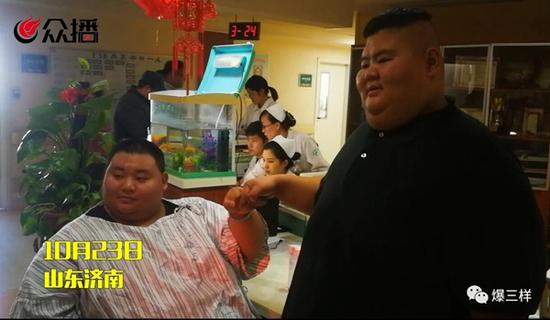 去年10月,山东第一胖王浩楠减肥至475斤
