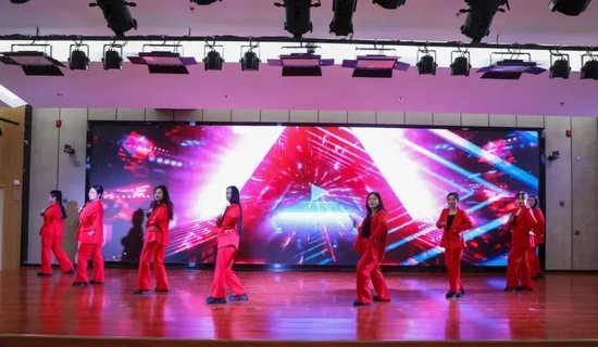 表演者:周晶 刘晓娟 刘丽华 张肖青 刘新明 郑晓宁 都蕾蕾 马领领