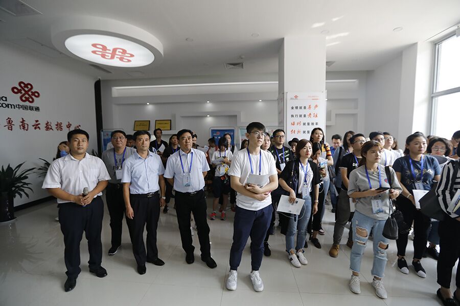 9月11日，第十四届中国网络媒体山东行采访团走进鲁南大数据中心采访。