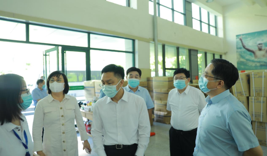 济南市戴龙成部长到山东现代学院检查常态化疫情防控工作