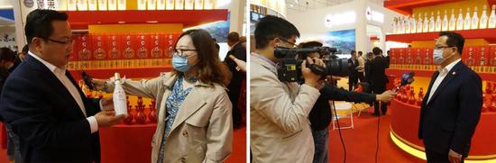 古贝春集团副总经理、营销公司总经理张洪昌接受媒体采访。